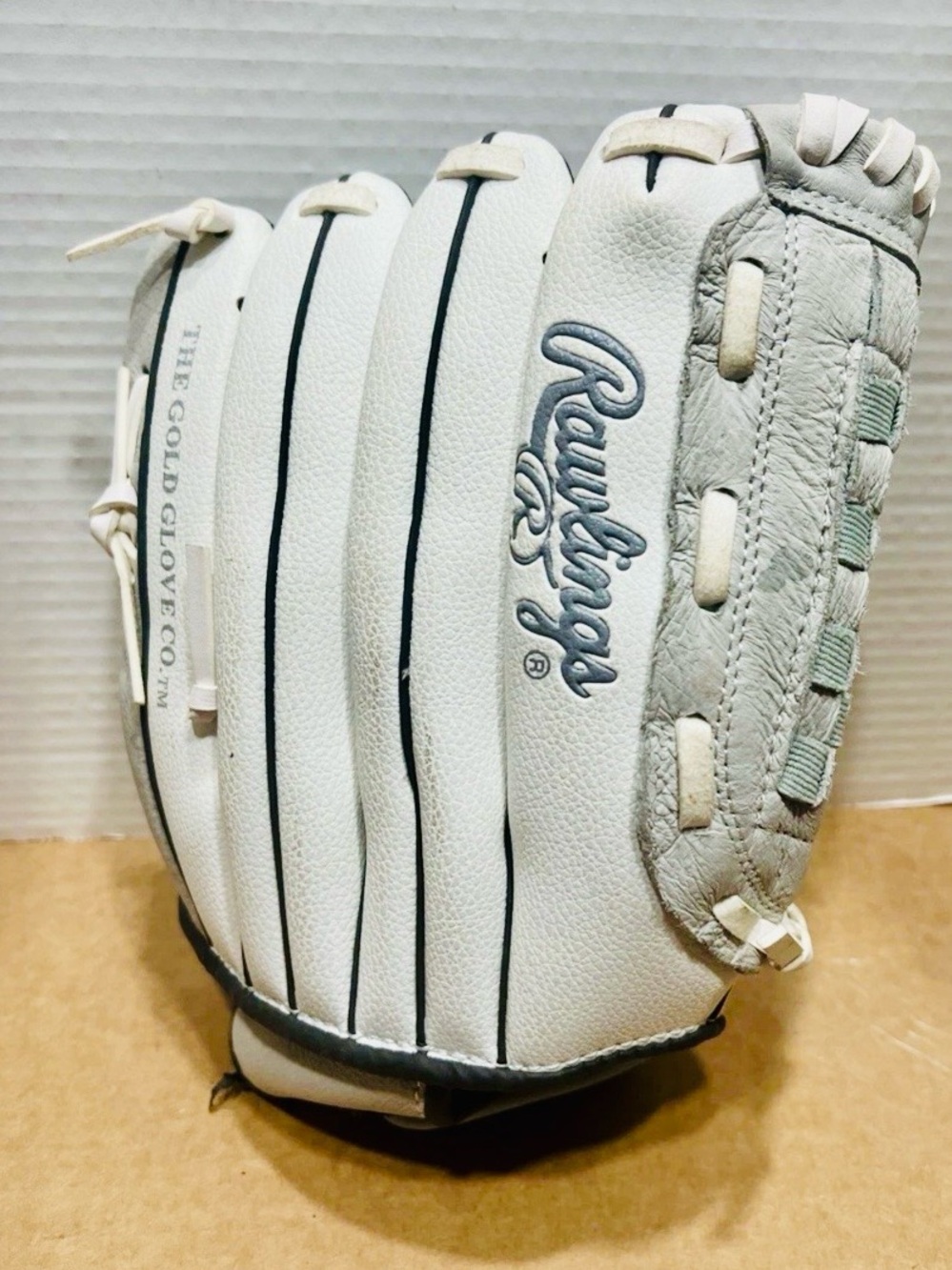 Rawlings Players Series Youth Fastpitch Softball Glove Gray White 12” RHT - Picture 2 of 9